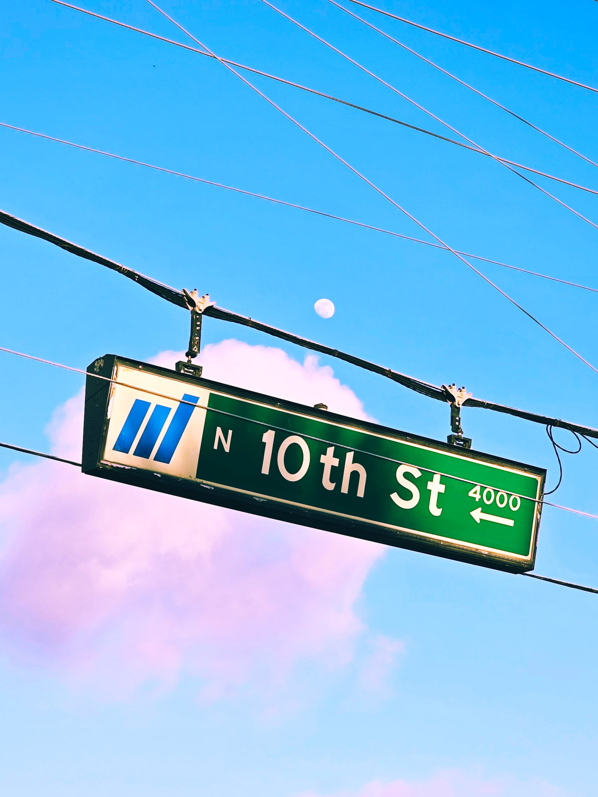 N 10th St – Urban Street Sign Photography Print